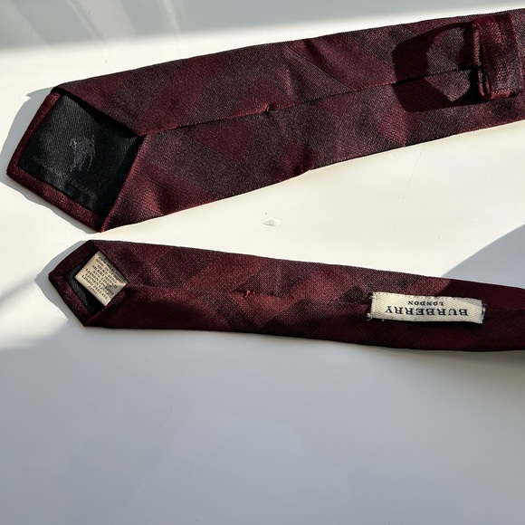 Slim Burberry Tie - Picture 4 of 4